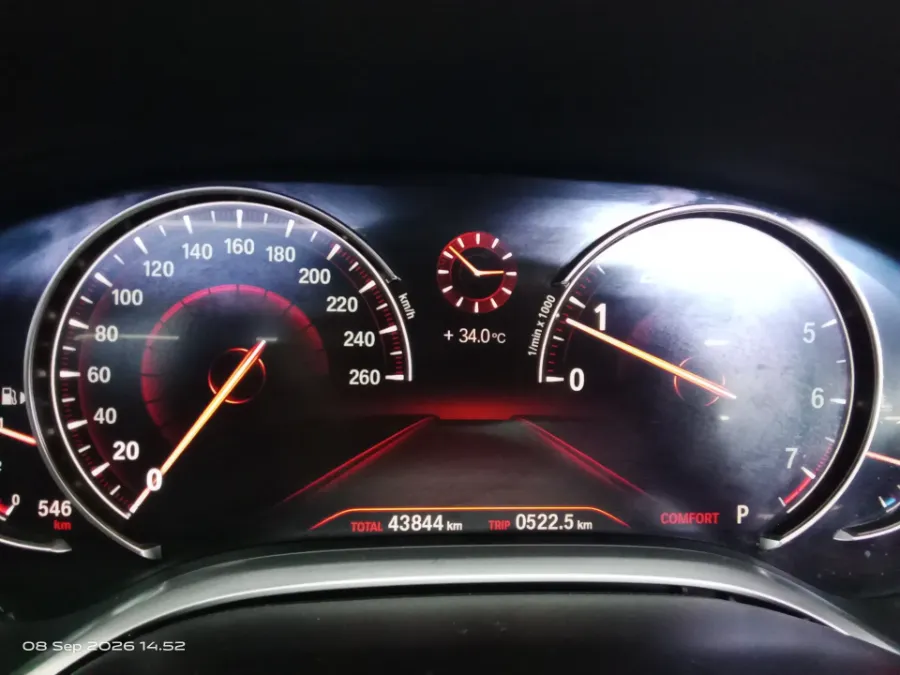 Foto Mobil Bekas Odometer BMW 740Li 3.0 tahun 2019