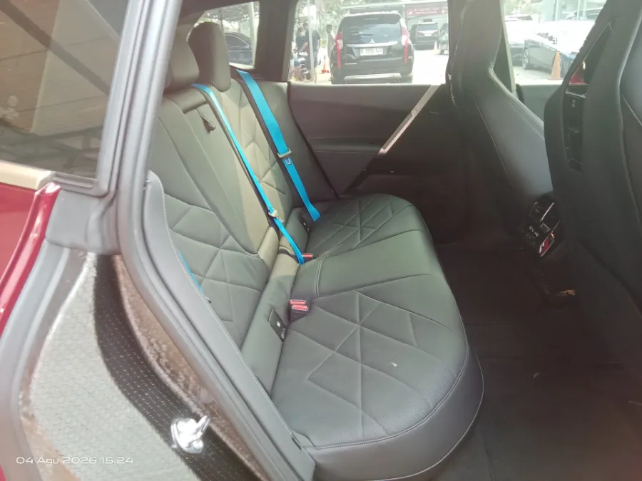 Foto Mobil Bekas Kabin Belakang BMW IX XDRIVE 40 tahun 2023