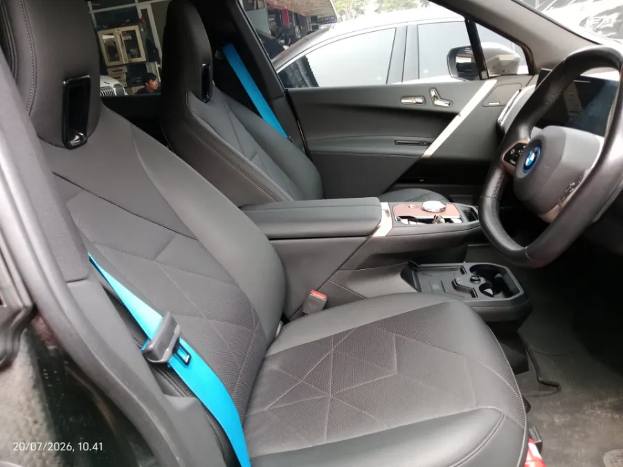 Foto Mobil Bekas Kabin Depan BMW IX XDRIVE 40 tahun 2023
