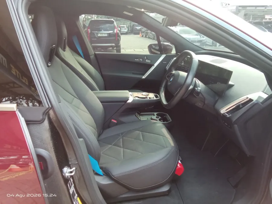 Foto Mobil Bekas Kabin Depan BMW IX XDRIVE 40 tahun 2023
