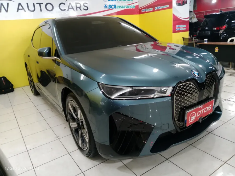 Foto Mobil Bekas Kanan Depan BMW IX XDRIVE 40 tahun 2023