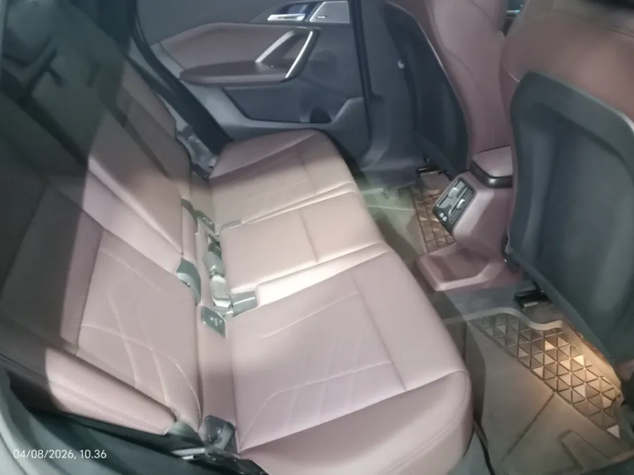 Foto Mobil Bekas Kabin Belakang BMW iX1 eDrive20 M Sport tahun 2024