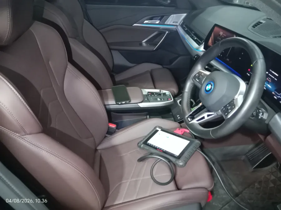 Foto Mobil Bekas Kabin Depan BMW iX1 eDrive20 M Sport tahun 2024