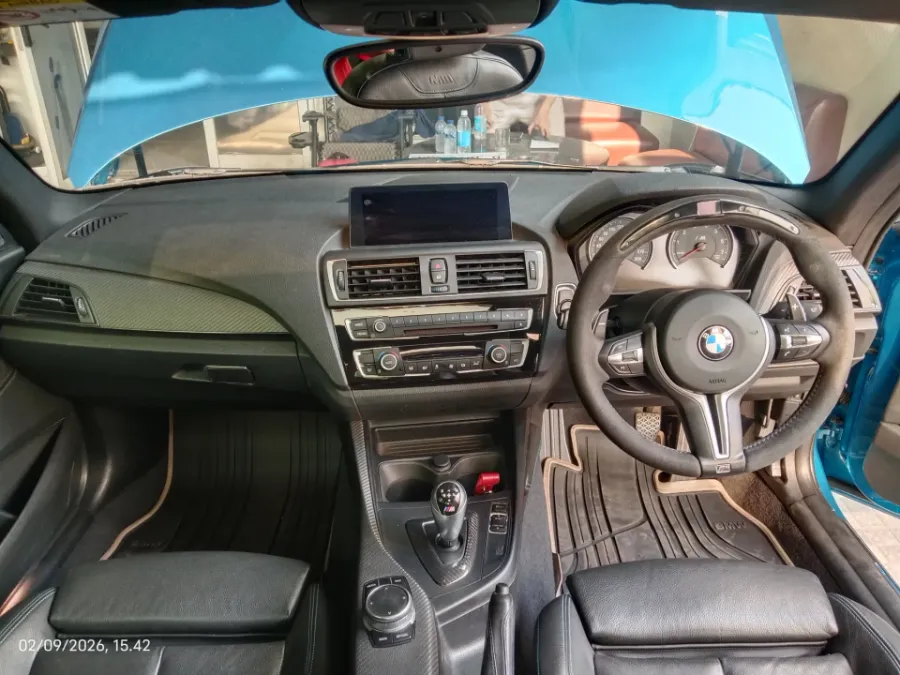Foto Mobil Bekas Dashboard BMW M2 3.0 tahun 2017