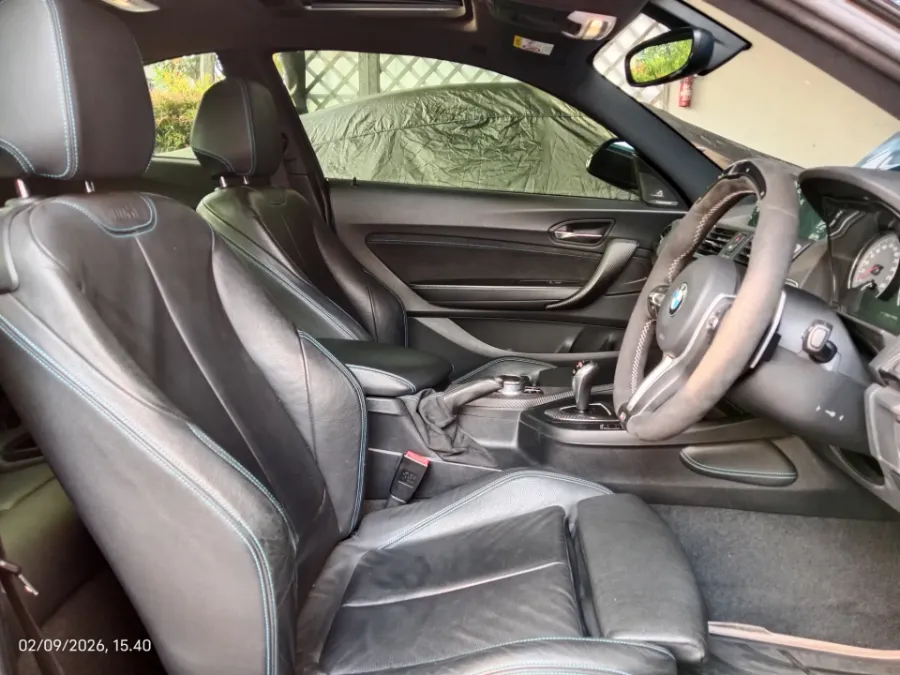 Foto Mobil Bekas Kabin Depan BMW M2 3.0 tahun 2017
