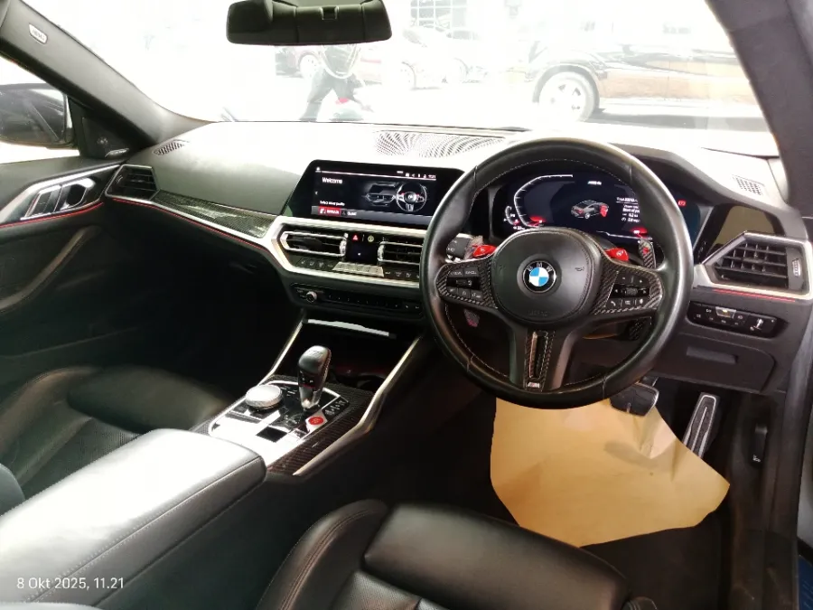 Foto Mobil Bekas Dashboard BMW M4 3.0 tahun 2022