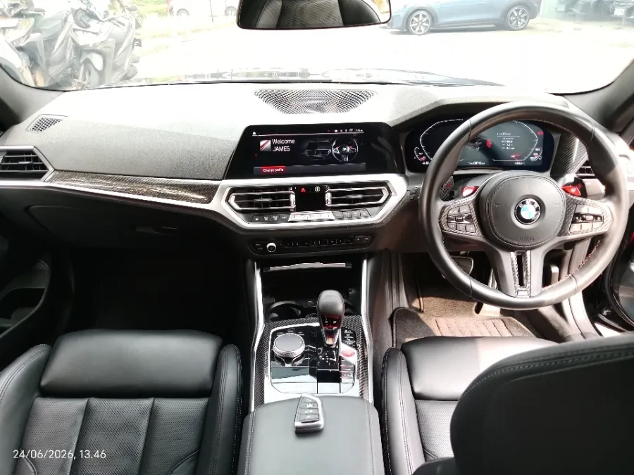 Foto Mobil Bekas Dashboard BMW M4 3.0 tahun 2022