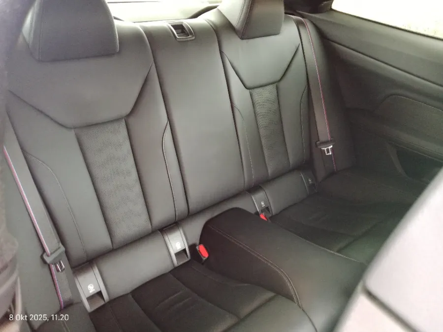 Foto Mobil Bekas Kabin Belakang BMW M4 3.0 tahun 2022