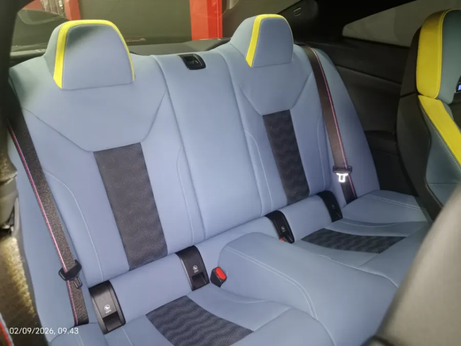 Foto Mobil Bekas Kabin Belakang BMW M4 3.0 tahun 2022