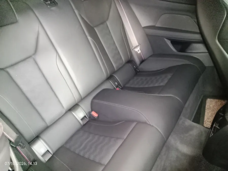 Foto Mobil Bekas Kabin Belakang BMW M4 3.0 tahun 2022