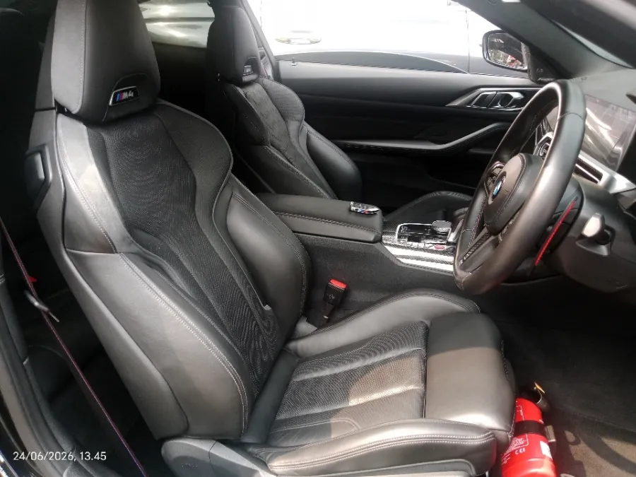 Foto Mobil Bekas Kabin Depan BMW M4 3.0 tahun 2022