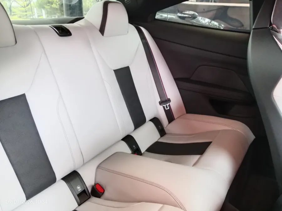 Foto Mobil Bekas Kabin Belakang BMW M4 3.0 tahun 2023