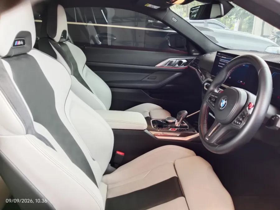 Foto Mobil Bekas Kabin Depan BMW M4 3.0 tahun 2023