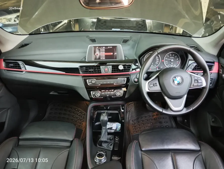 Foto Mobil Bekas Dashboard BMW X1 1.5 tahun 2017