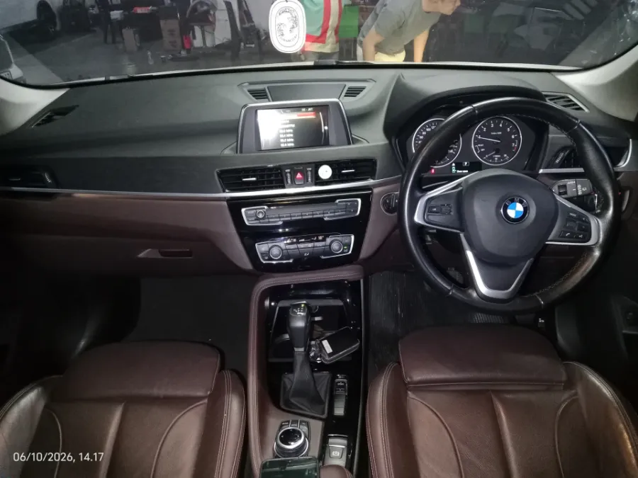 Foto Mobil Bekas Dashboard BMW X1 1.5 tahun 2017