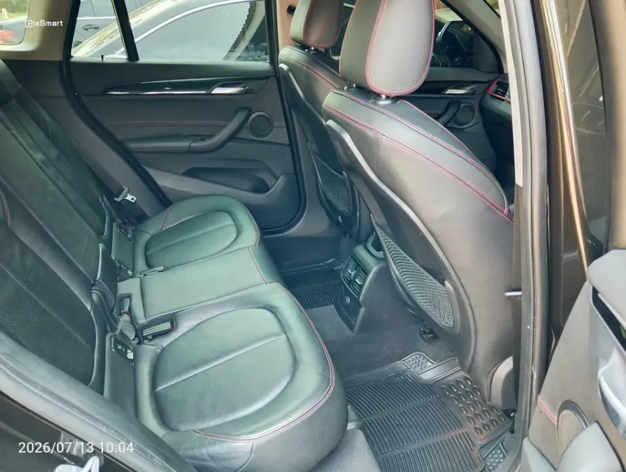 Foto Mobil Bekas Kabin Belakang BMW X1 1.5 tahun 2017