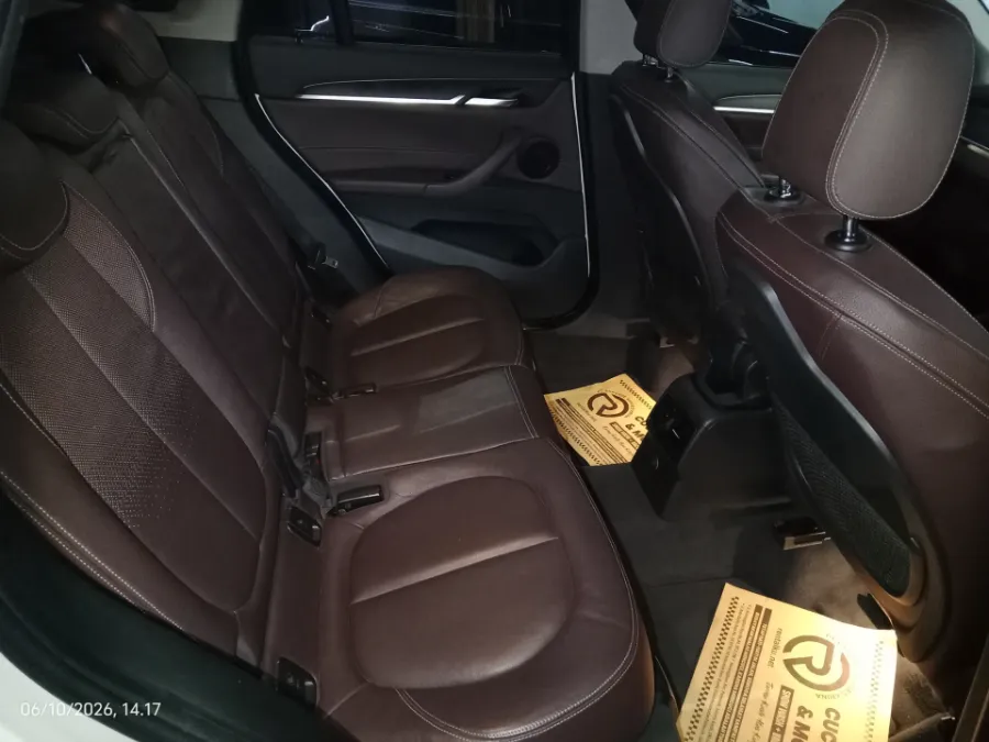 Foto Mobil Bekas Kabin Belakang BMW X1 1.5 tahun 2017