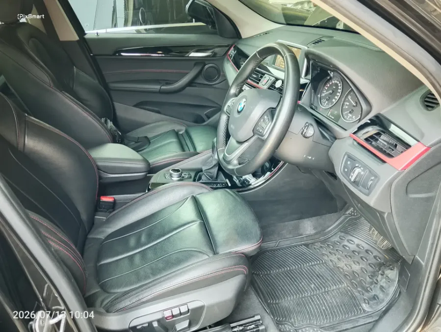 Foto Mobil Bekas Kabin Depan BMW X1 1.5 tahun 2017