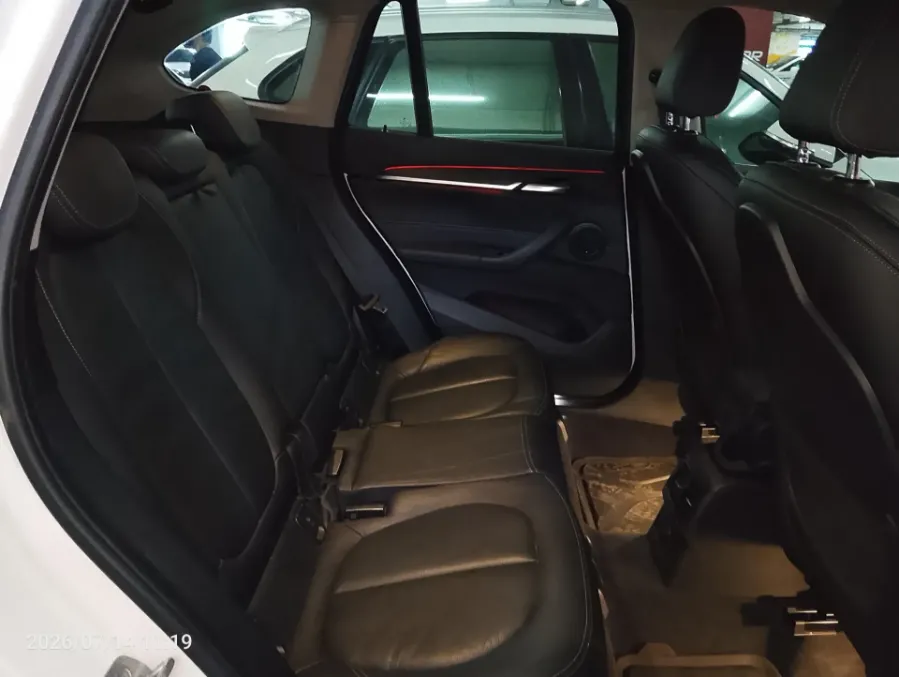 Foto Mobil Bekas Kabin Belakang BMW X1 1.5 Sdrive18i tahun 2016