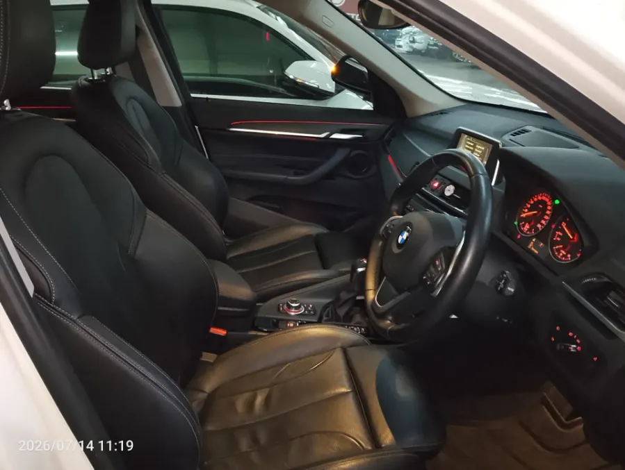 Foto Mobil Bekas Kabin Depan BMW X1 1.5 Sdrive18i tahun 2016