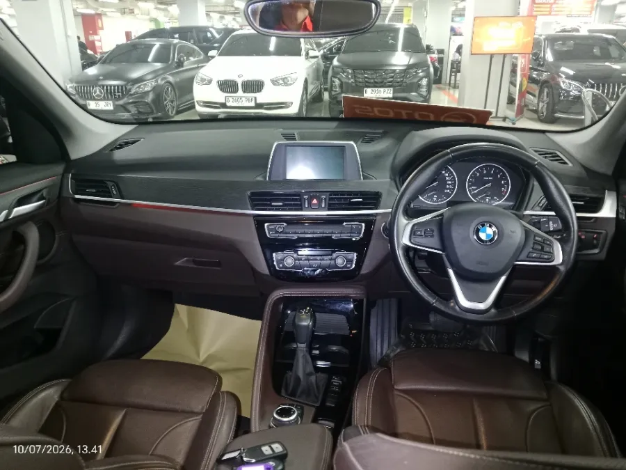 Foto Mobil Bekas Dashboard BMW X1 1.5 Sdrive18i tahun 2017
