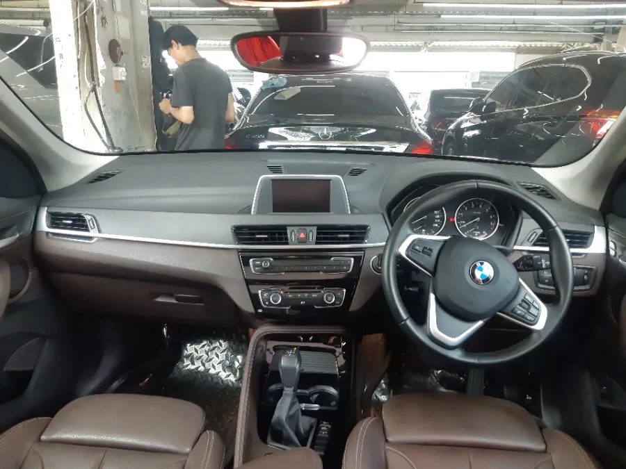Foto Mobil Bekas Dashboard BMW X1 1.5 Sdrive18i tahun 2017