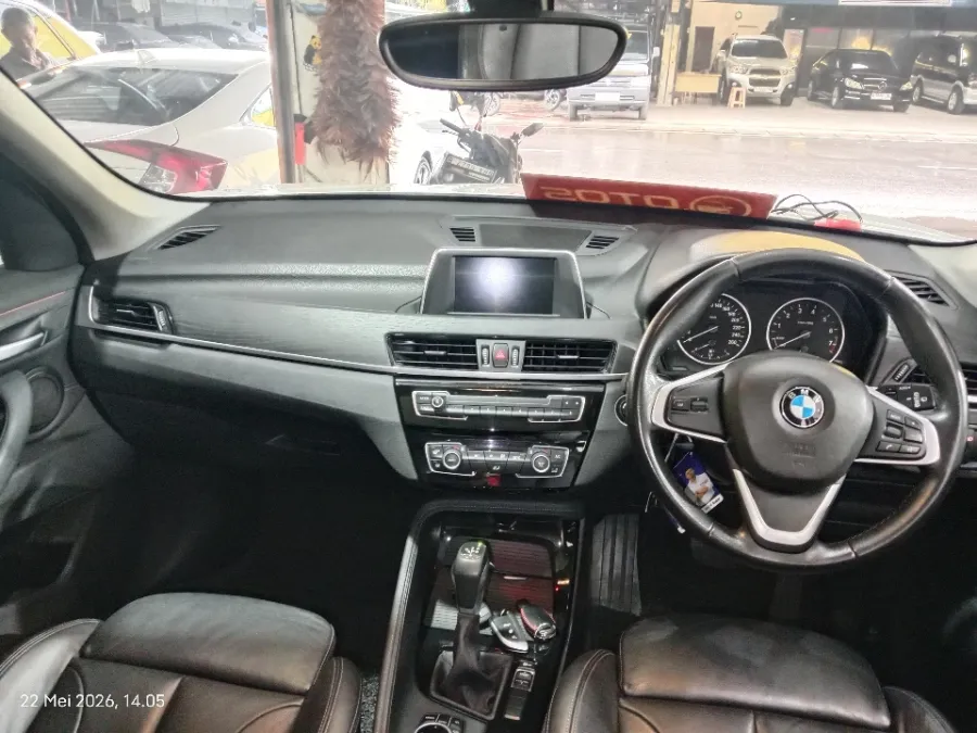 Foto Mobil Bekas Dashboard BMW X1 1.5 Sdrive18i tahun 2017
