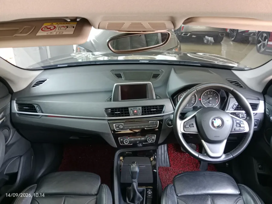 Foto Mobil Bekas Dashboard BMW X1 1.5 Sdrive18i tahun 2017