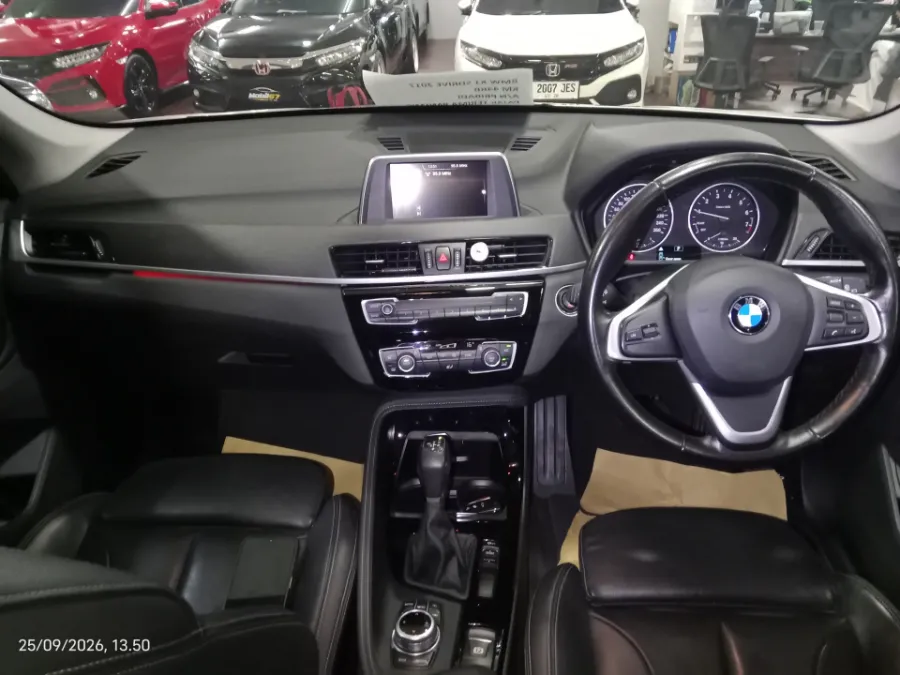 Foto Mobil Bekas Dashboard BMW X1 1.5 Sdrive18i tahun 2017