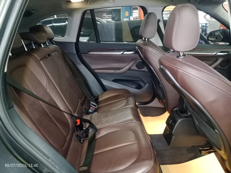 Foto Mobil Bekas Kabin Belakang BMW X1 1.5 Sdrive18i tahun 2017