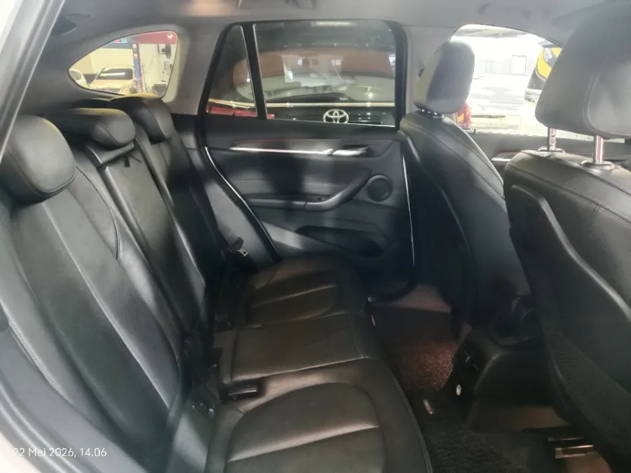 Foto Mobil Bekas Kabin Belakang BMW X1 1.5 Sdrive18i tahun 2017