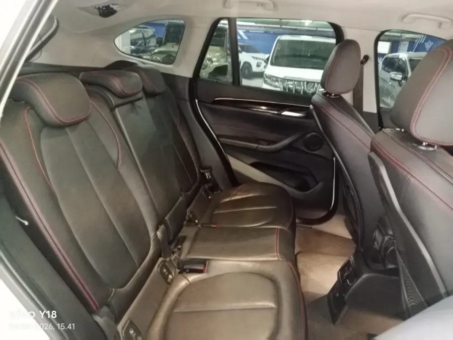 Foto Mobil Bekas Kabin Belakang BMW X1 1.5 Sdrive18i tahun 2017
