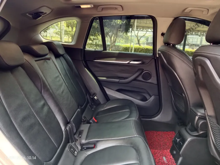 Foto Mobil Bekas Kabin Belakang BMW X1 1.5 Sdrive18i tahun 2017