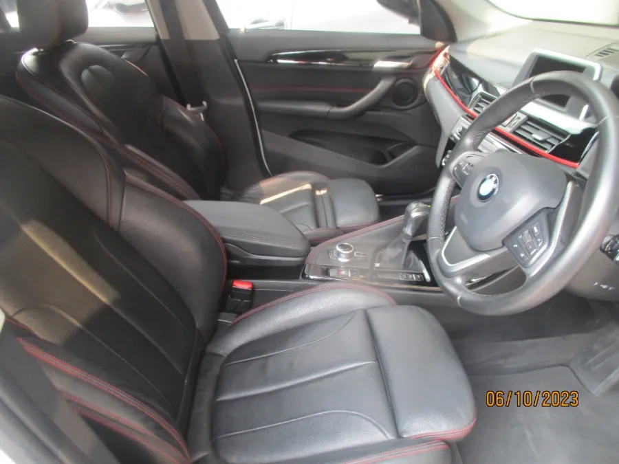 Foto Mobil Bekas Kabin Depan BMW X1 1.5 Sdrive18i tahun 2017