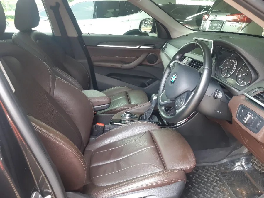 Foto Mobil Bekas Kabin Depan BMW X1 1.5 Sdrive18i tahun 2017