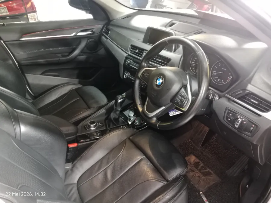 Foto Mobil Bekas Kabin Depan BMW X1 1.5 Sdrive18i tahun 2017