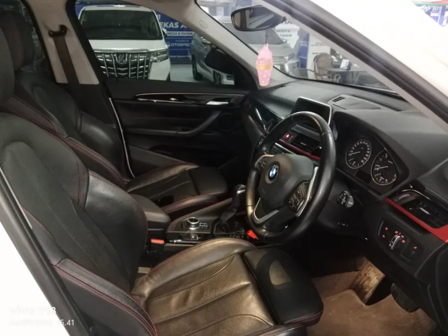 Foto Mobil Bekas Kabin Depan BMW X1 1.5 Sdrive18i tahun 2017