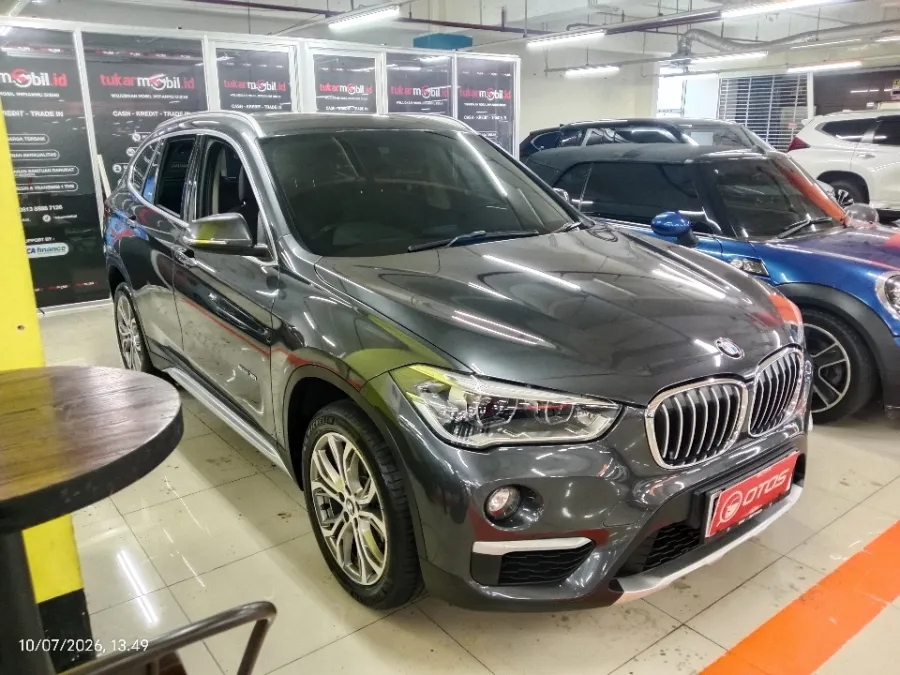 Foto Mobil Bekas Kanan Depan BMW X1 1.5 Sdrive18i tahun 2017