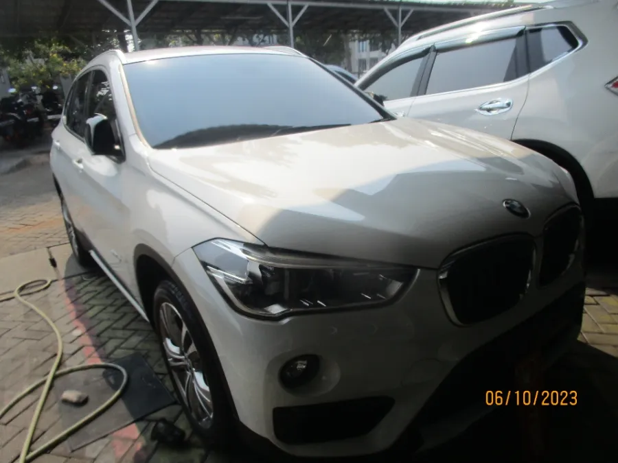 Foto Mobil Bekas Kanan Depan BMW X1 1.5 Sdrive18i tahun 2017