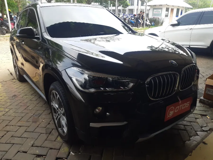 Foto Mobil Bekas Kanan Depan BMW X1 1.5 Sdrive18i tahun 2017