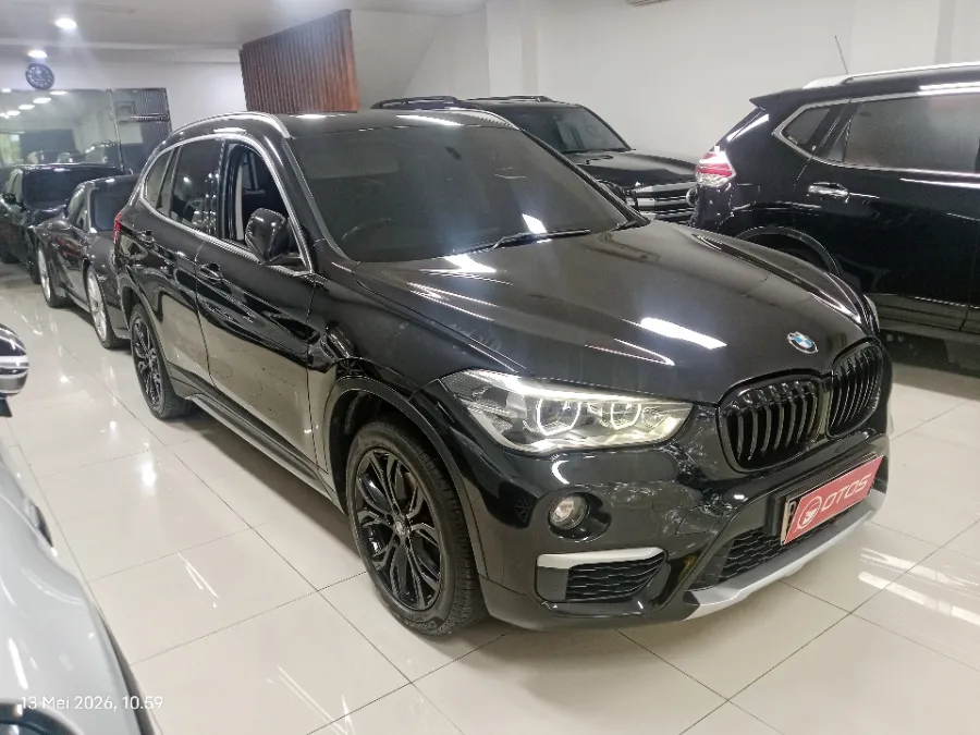Foto Mobil Bekas Kanan Depan BMW X1 1.5 Sdrive18i tahun 2017