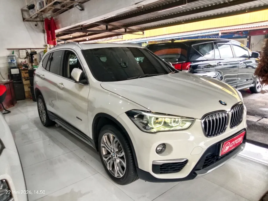 Foto Mobil Bekas Kanan Depan BMW X1 1.5 Sdrive18i tahun 2017