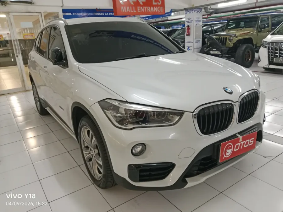 Foto Mobil Bekas Kanan Depan BMW X1 1.5 Sdrive18i tahun 2017