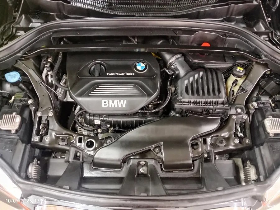 Foto Mobil Bekas Mesin BMW X1 1.5 Sdrive18i tahun 2017