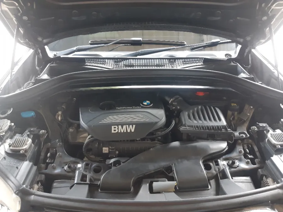 Foto Mobil Bekas Mesin BMW X1 1.5 Sdrive18i tahun 2017