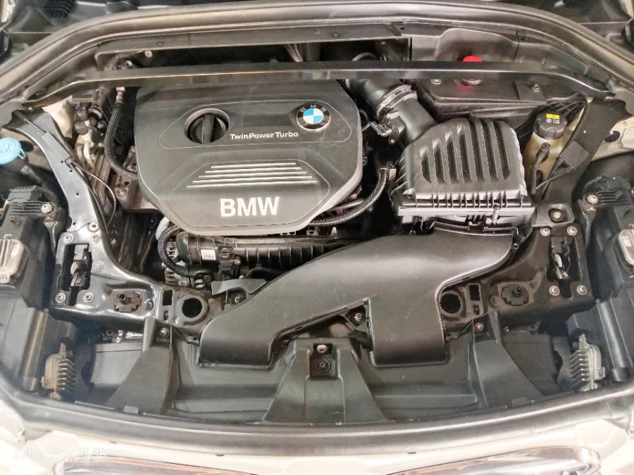 Foto Mobil Bekas Mesin BMW X1 1.5 Sdrive18i tahun 2017