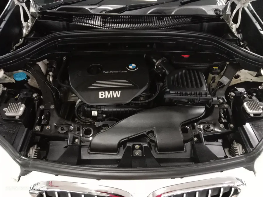 Foto Mobil Bekas Mesin BMW X1 1.5 Sdrive18i tahun 2017