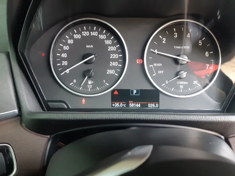 Foto Mobil Bekas Odometer BMW X1 1.5 Sdrive18i tahun 2017