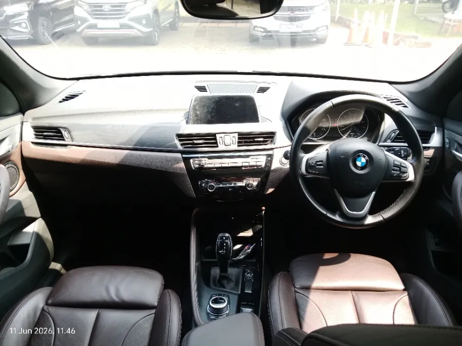 Foto Mobil Bekas Dashboard BMW X1 1.5 Sdrive18i tahun 2018