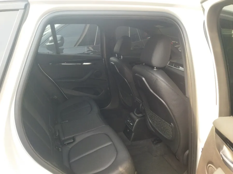 Foto Mobil Bekas Kabin Belakang BMW X1 1.5 Sdrive18i tahun 2018